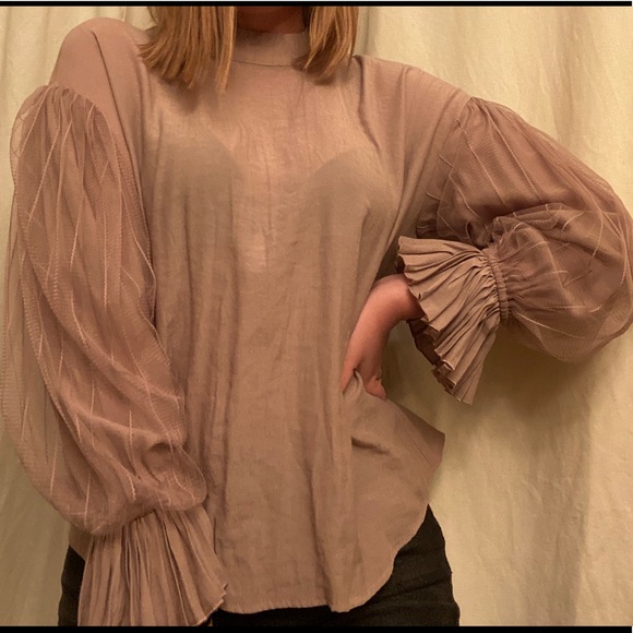 Lulus Tops - Lulus (New Moon) Pleated Sleeves Blouse